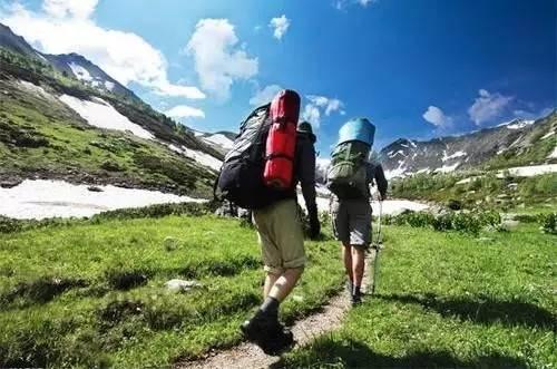 娱乐吃瓜酱老人徒步,探寻老人徒步的乐趣与人生哲学